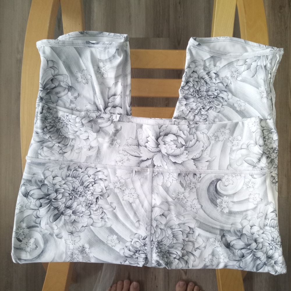 Lululemon Athletica White Leggings Train Times 7/8 25"
